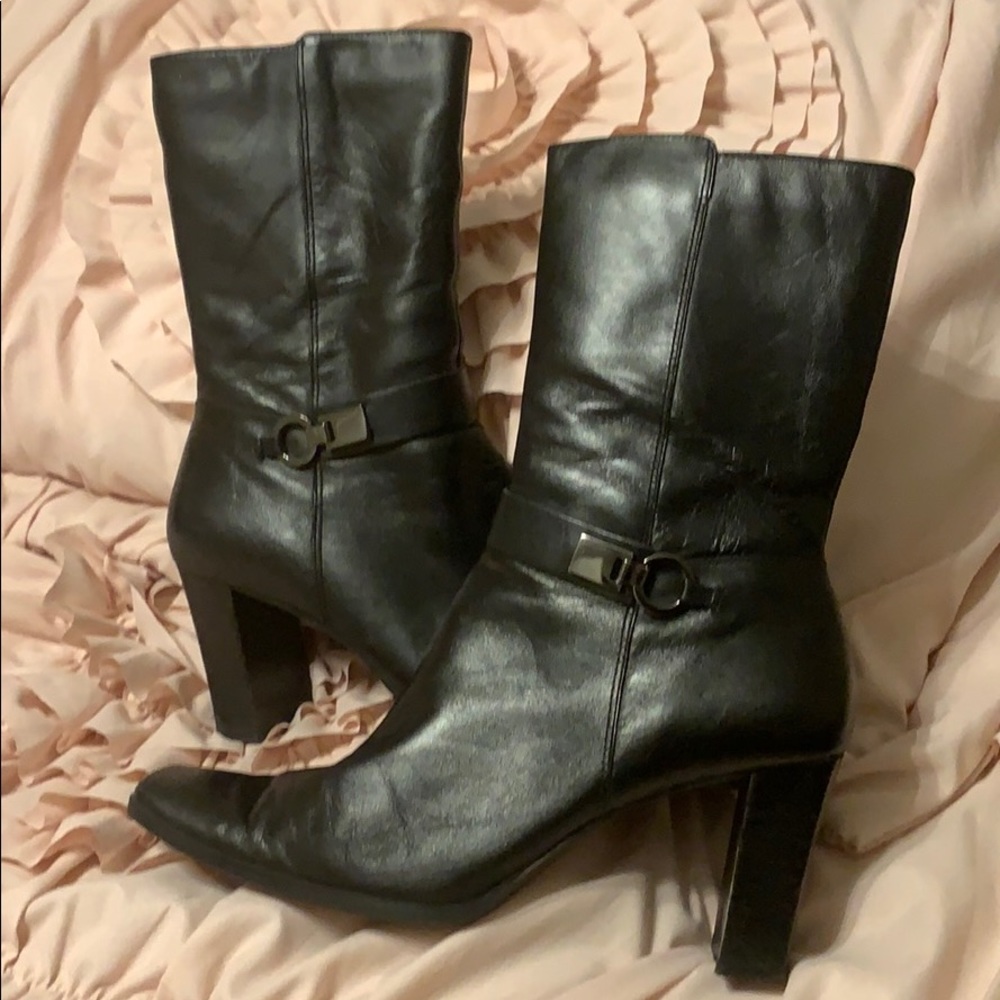 Bandolino black leather short boots. 3 in heel